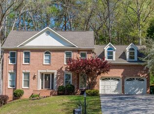 8709 Raindrop Rd, Knoxville, TN 37923