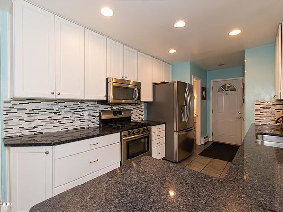 2nd image of 6826 Springbrook Ln