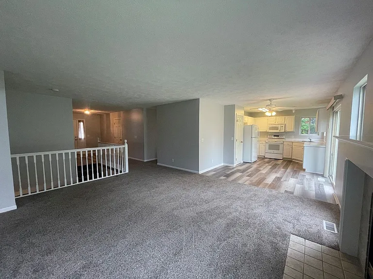 11709 S 27th St — Photo 6