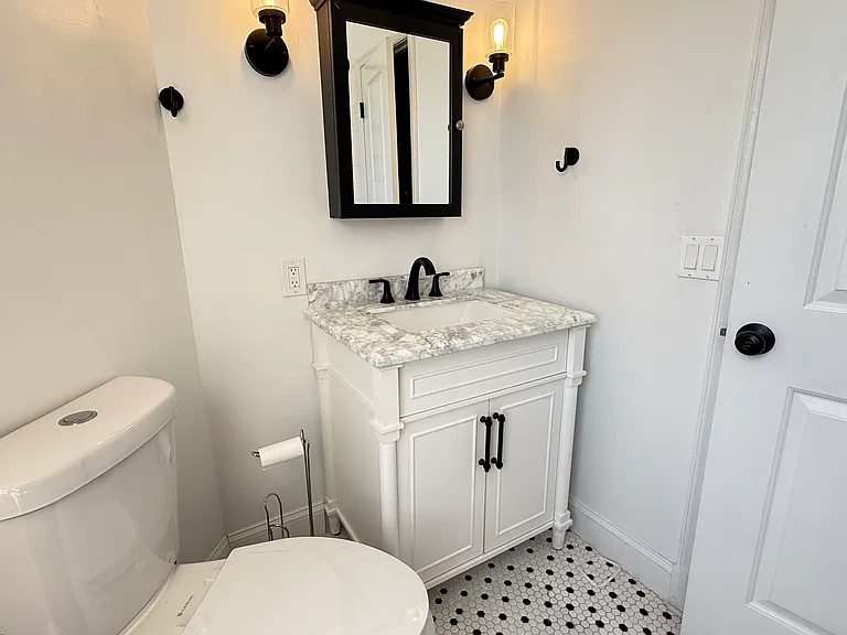 1118 F St NE #3-A — Photo 35