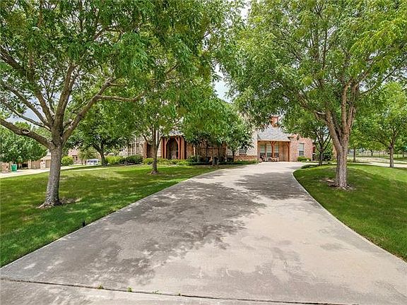 4th image of 521 Willow Springs Dr