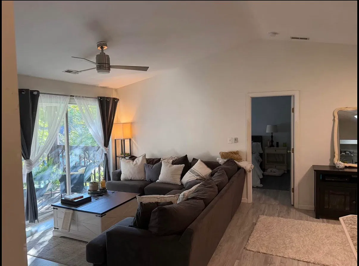 2 bed, 987 sqft, $1,800 — Photo 3