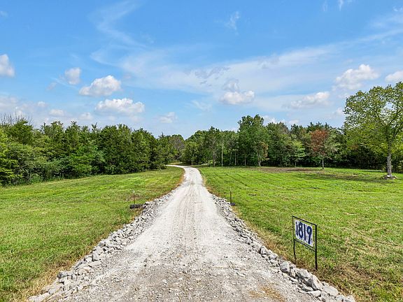 2nd image of 1819 Bear Creek Pike