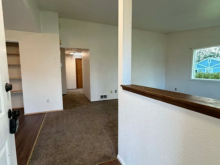 725 Edelweiss Ln SE — Photo 3