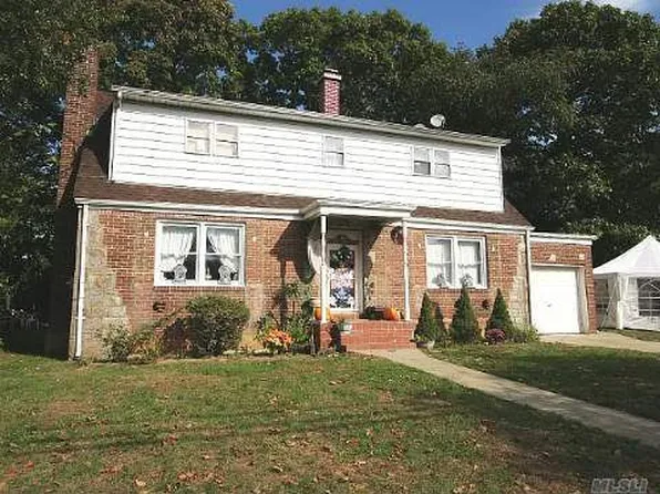 32 Arkansas Dr, Valley Stream, NY 11580
