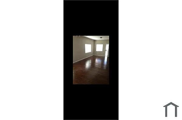 Building Photo - 411 W 9th St #B