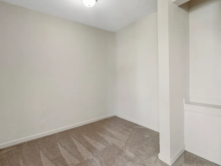 Kensington Apartments — Photo 28
