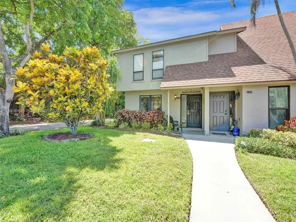 416 Sandtree Dr, Palm Beach Gardens, FL 33403
