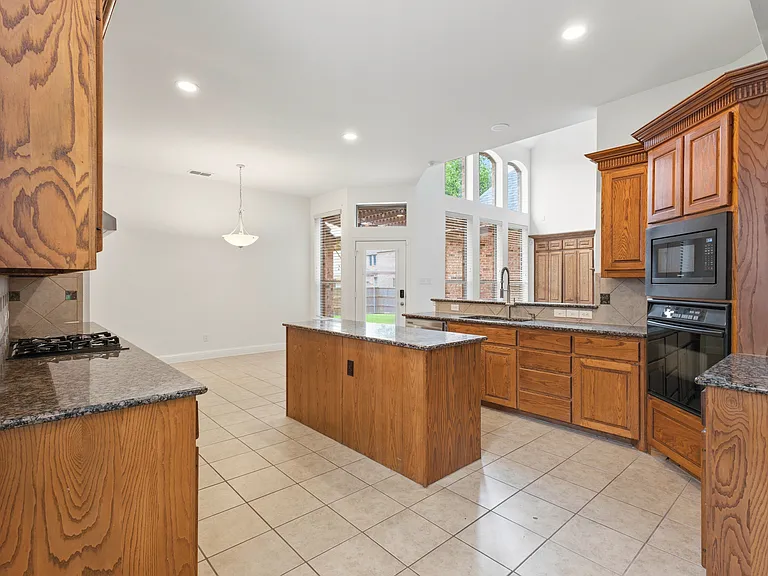2127 Estes Park Dr — Photo 8