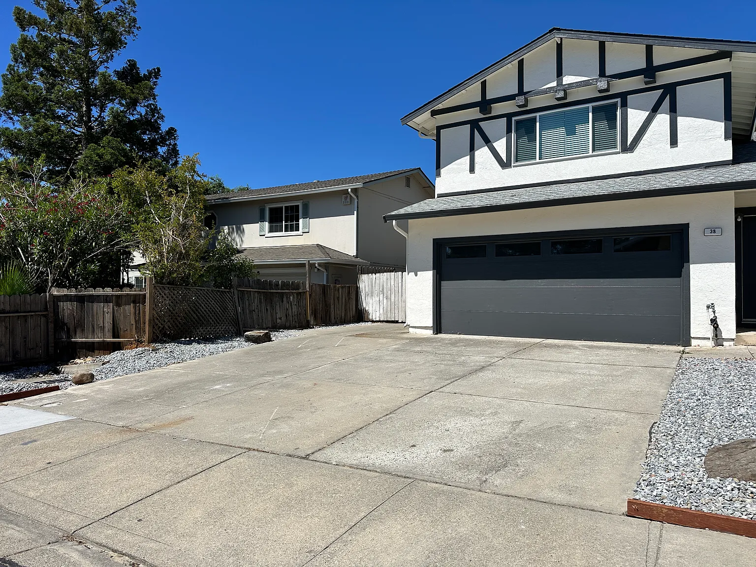 4 bed, 2.5 bath, 2031 sqft, $3,650 — Photo 3