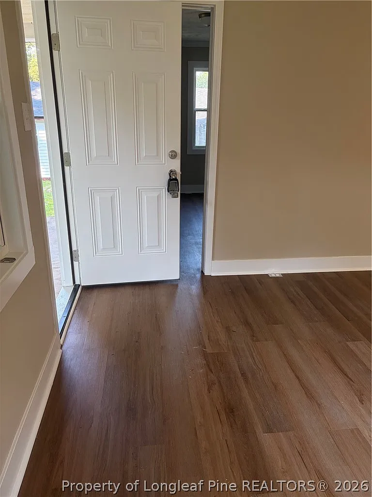 3 bed, 1.0 bath, 864 sqft, $1,275 — Photo 3
