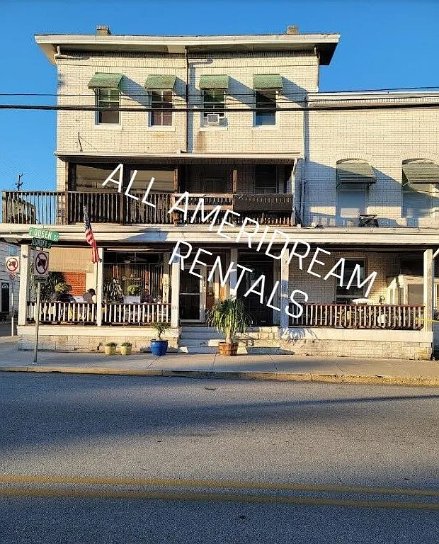 104 S Queen St — Photo 1