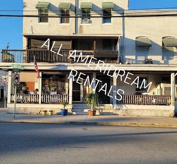 104 S Queen St #3 — Photo 1