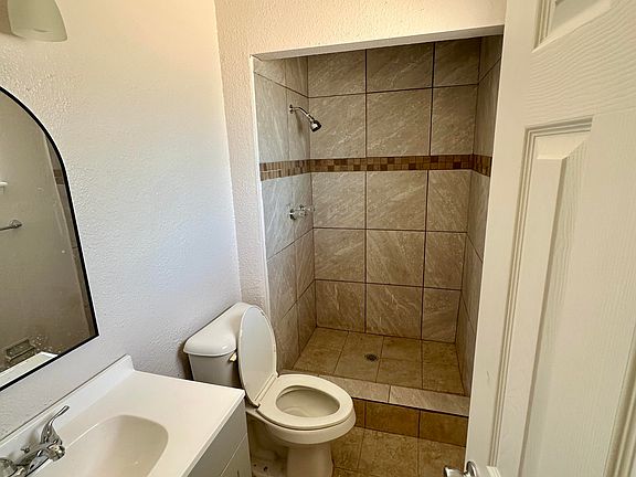 3rd image of 10457 McCormick Ln