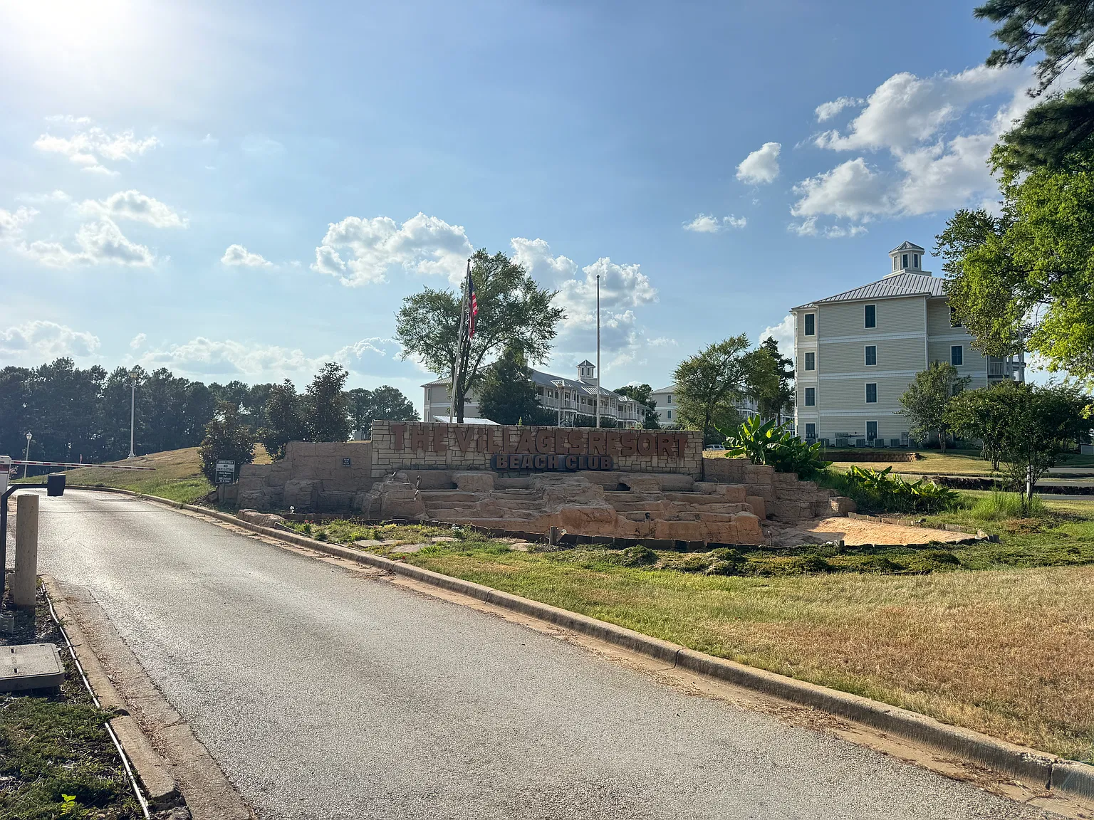 Water's Edge Beach Club on Lake Palestine — Photo 2