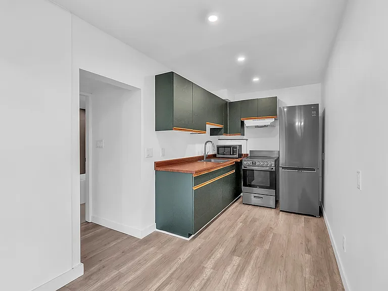 637 Alpine Ct #GROUND LEVEL — Photo 8
