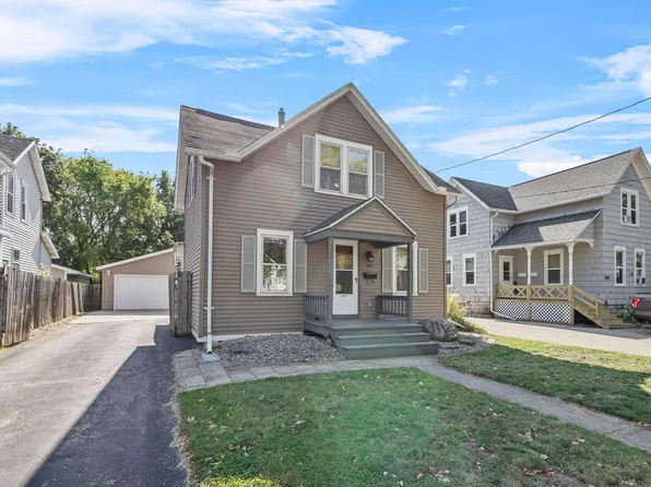 1025 W 8th St, Appleton, WI 54914