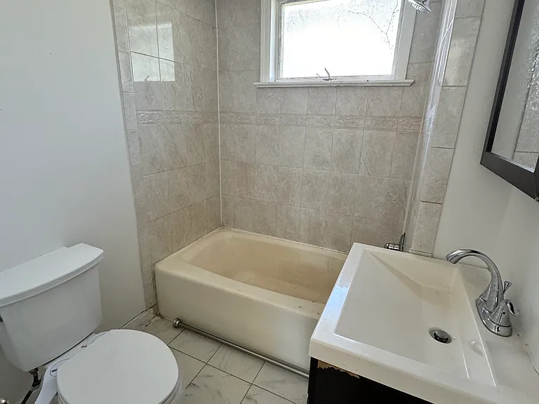 18 Union Ave — Photo 7