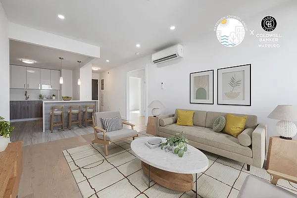 Living room, photo 2