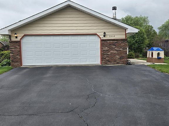 4th image of 2446 Rolling Hill Dr