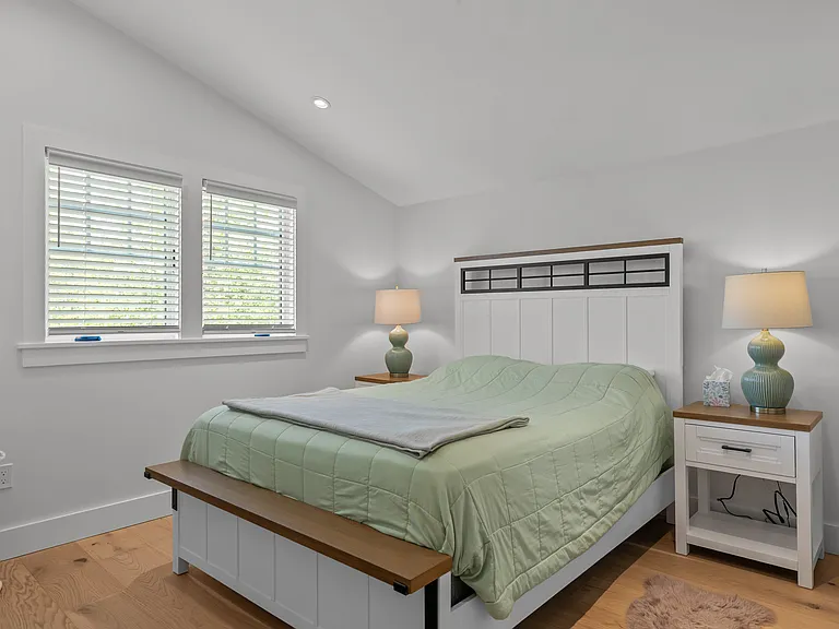 109 Carroll Ave — Photo 29