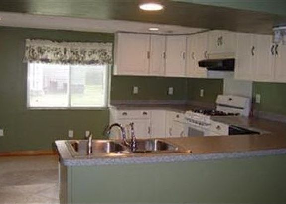 4th image of 40786 Carlisle Ave