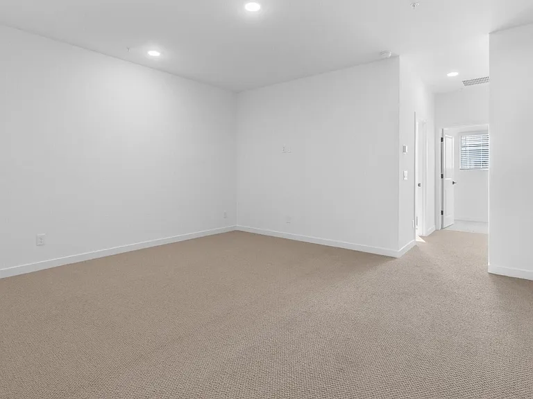 2831 W White Feather Ln — Photo 12
