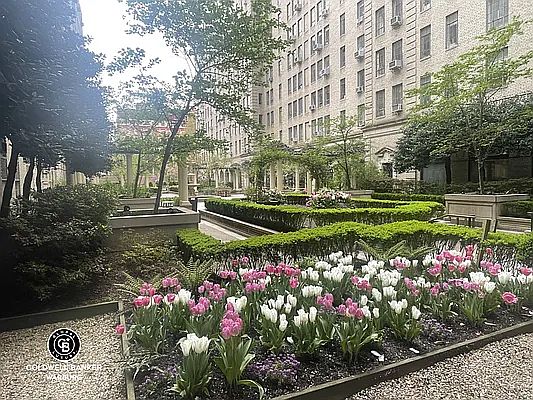 5th image of 353 W 56th St APT 6L