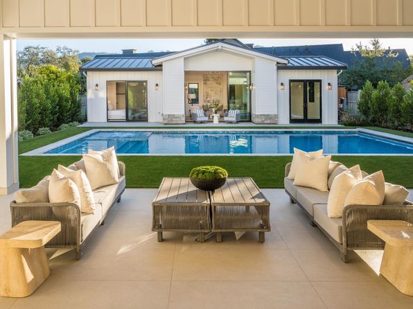 1547 Allyn Avenue - 5bd/5ba, 3,800 sqft - in Saint Helena, CA