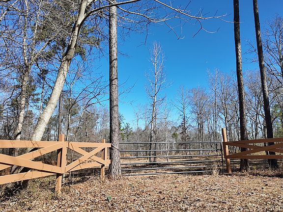 2nd image of 725 Old Jackson Rd