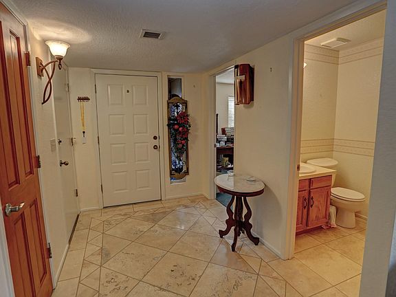 4th image of 2000 N Fountain Park Dr
