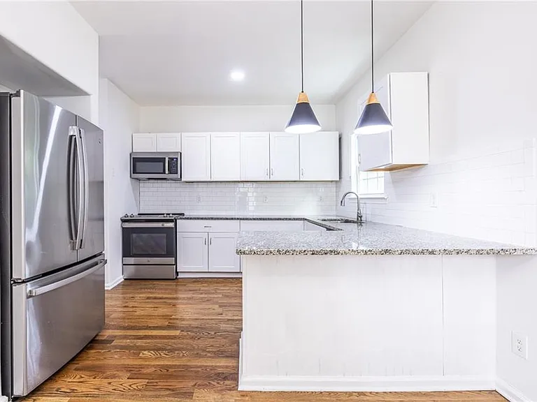 1146 Ira St SW — Photo 5