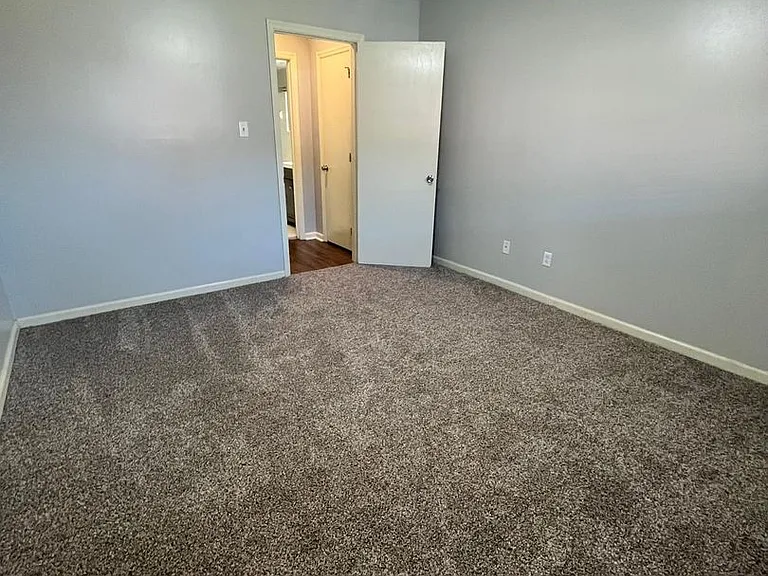 Huntingdon Apartments — Photo 11