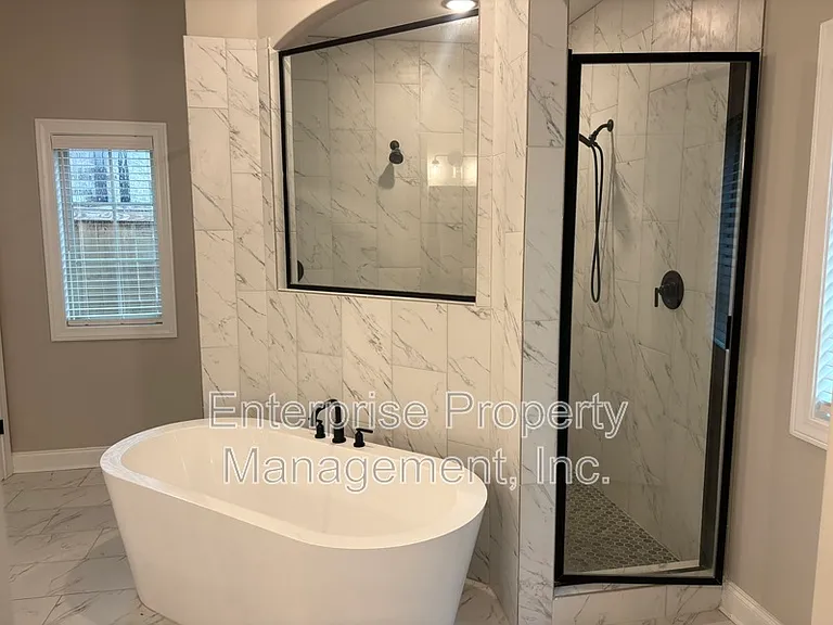 564 Holden Dr — Photo 12