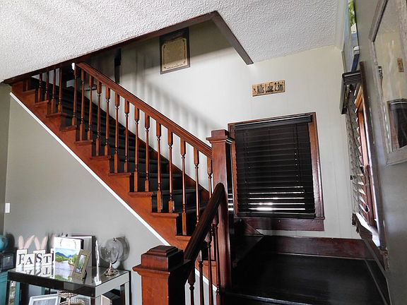 5th image of 212 E Quincy St
