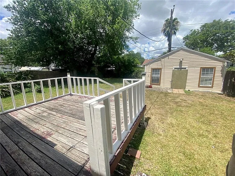 233 Eastgate Dr — Photo 16