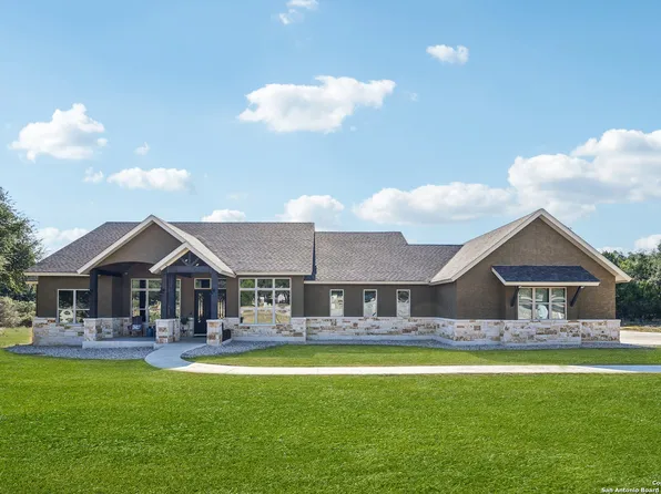 449 Hanging Oak, Spring Branch, TX 78070