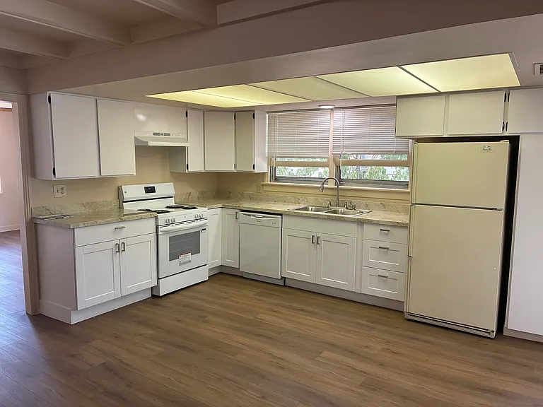 222 E Park St — Photo 2