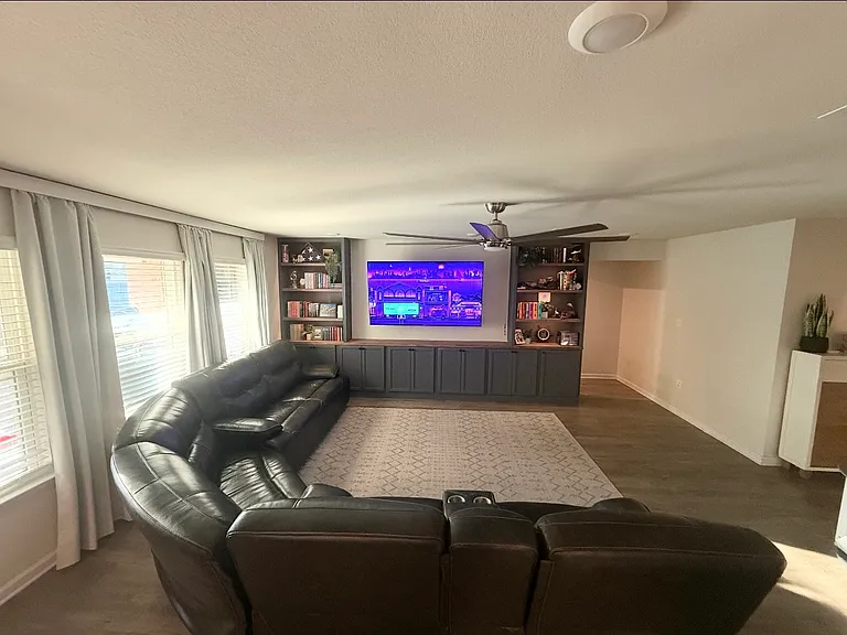 1092 Enclave Cir — Photo 3