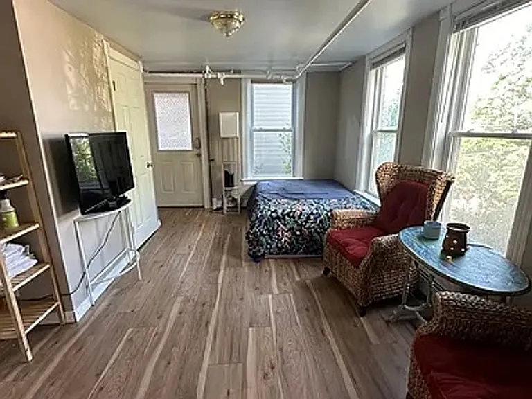203 Pleasant St — Photo 20