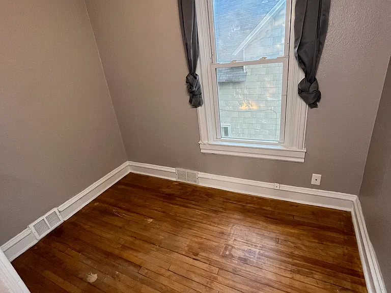505 Beaumont St — Photo 6