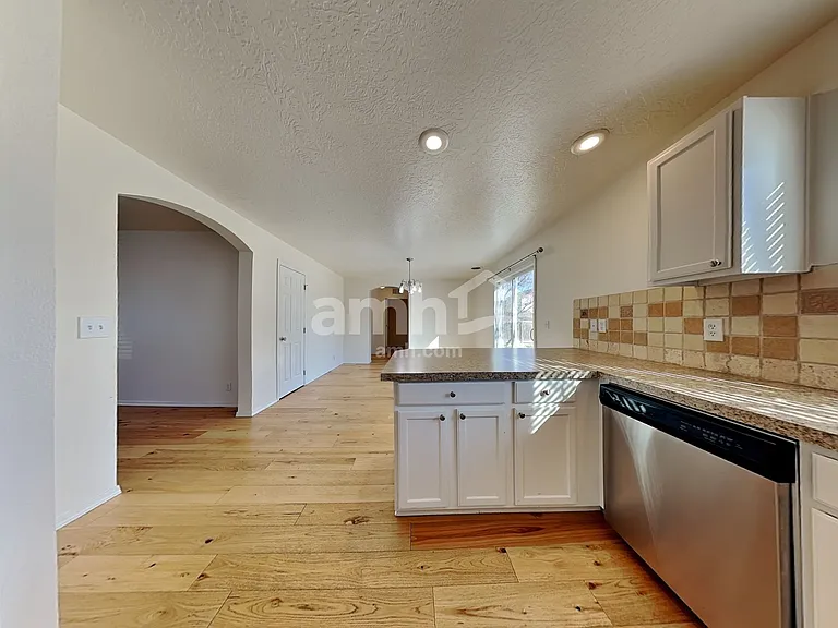 895 E Folgado Ct — Photo 5