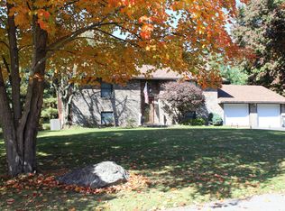 1004 Tara View Dr, Stroudsburg, PA 18360