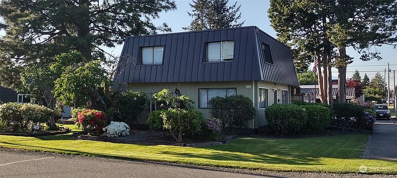3rd image of 536 Sterling Street