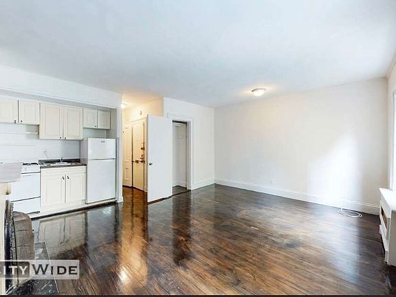 3rd image of 145 E 72nd St #5E