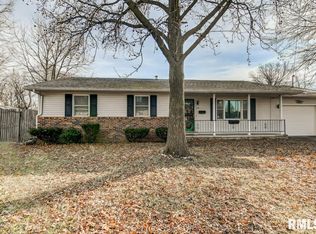 209 S 9th St, Auburn, IL 62615