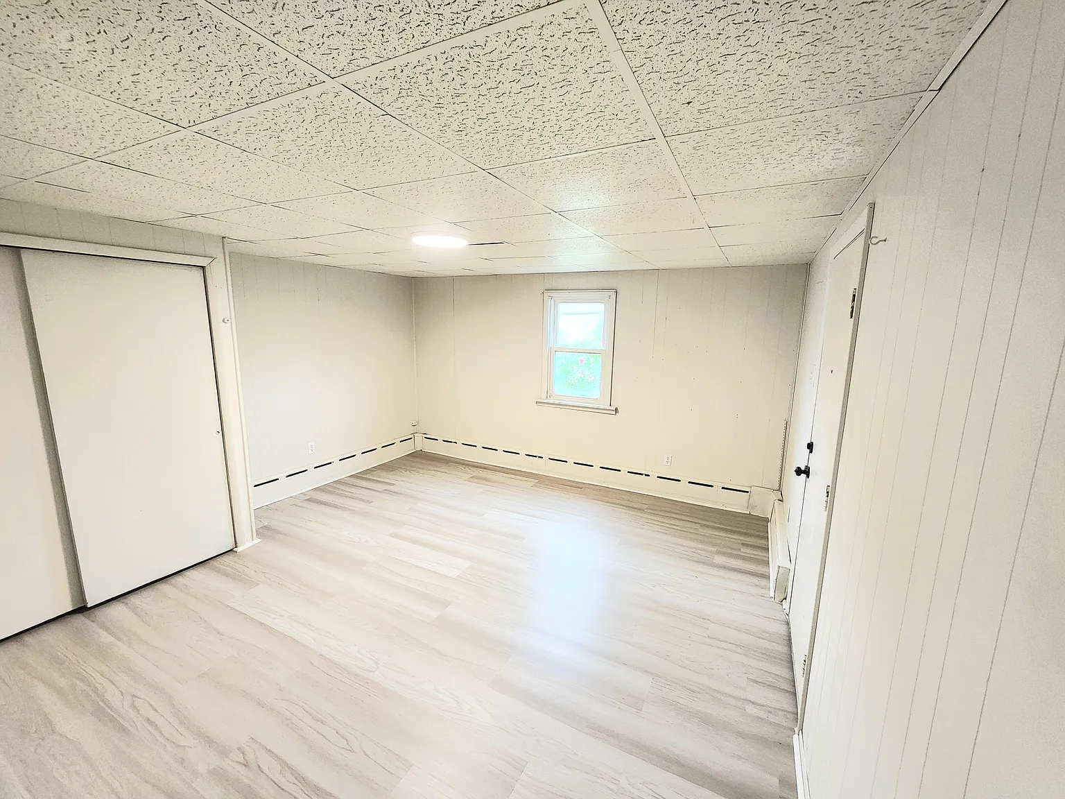 319 S Kennedy Dr — Photo 4
