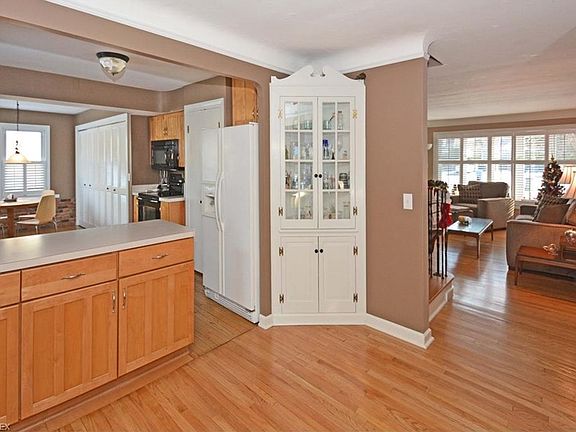 5th image of 602 Lake Forest Dr