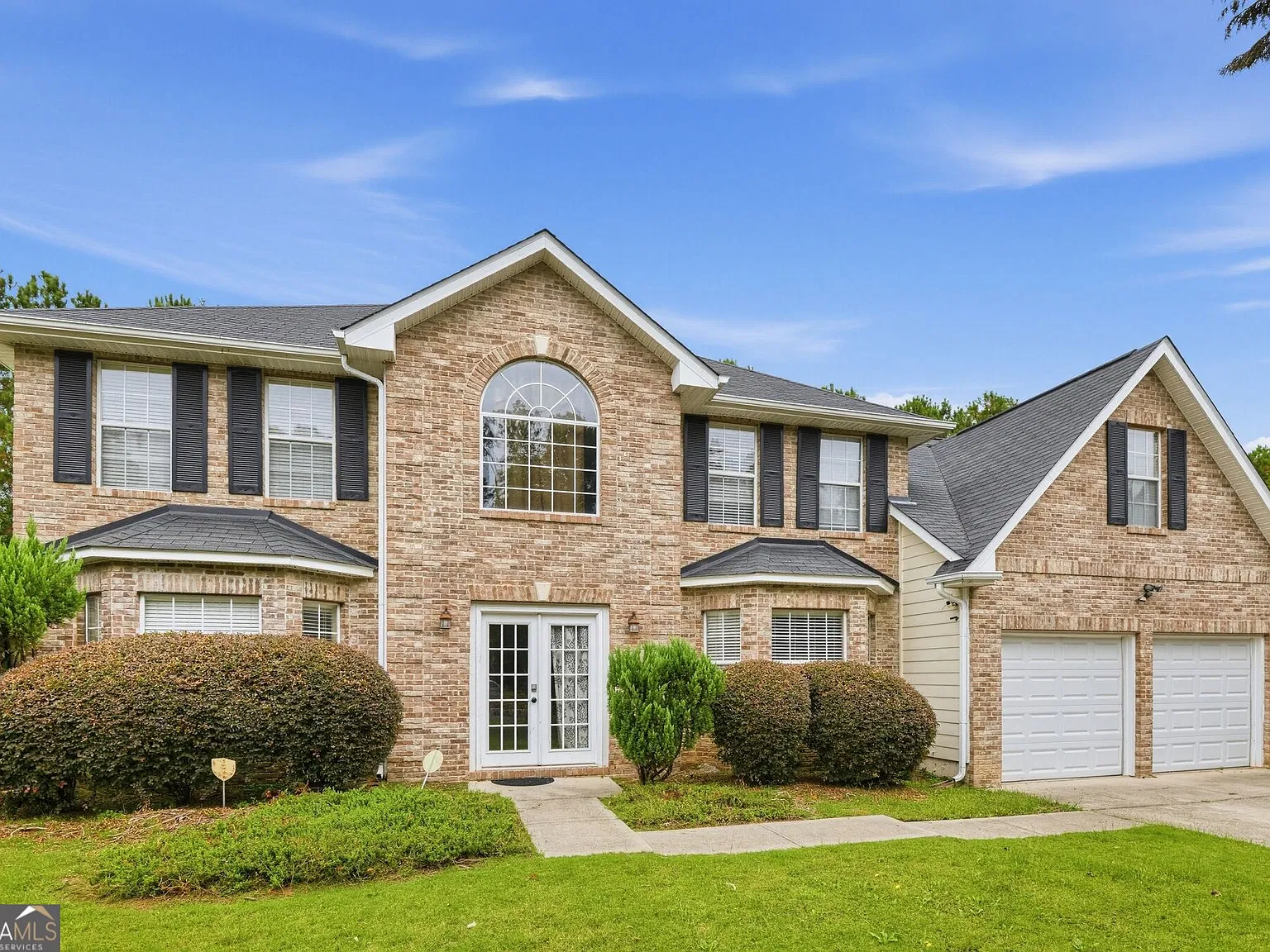 5 bed, 3.0 bath, 2592 sqft, $2,850 — Photo 2