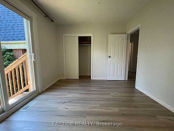 3rd image of 516 Lynett Cres